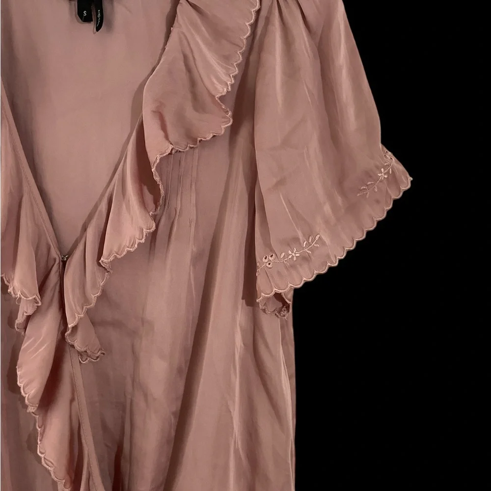 Anthropologie Paige pink scalloped embroidered puff sleeve satin ruffle blouse s